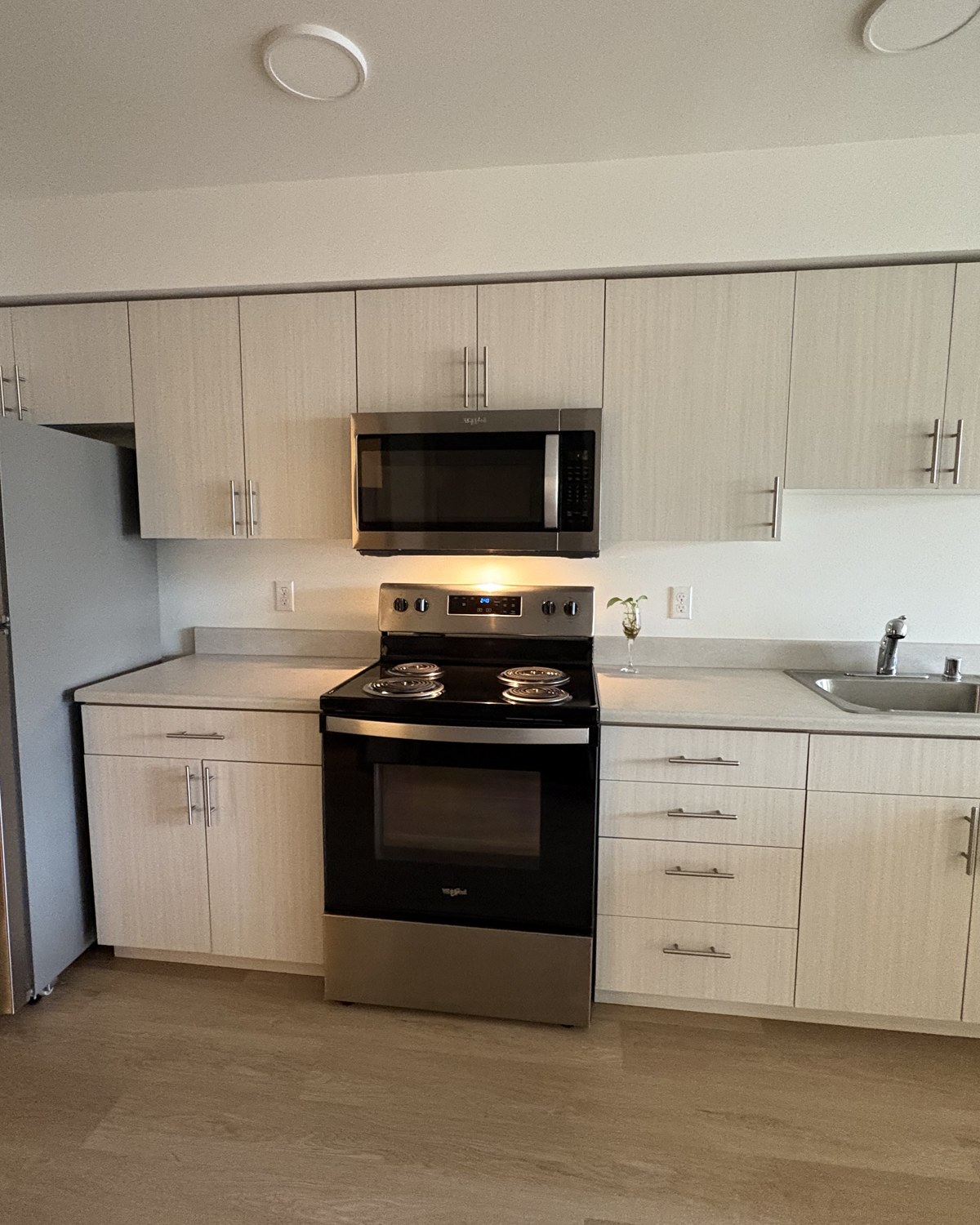 Freshly cleaned Seattle-area apartment kitchen